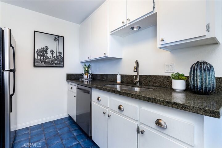 Property Photo:  1720 Ardmore Avenue 212  CA 90254 