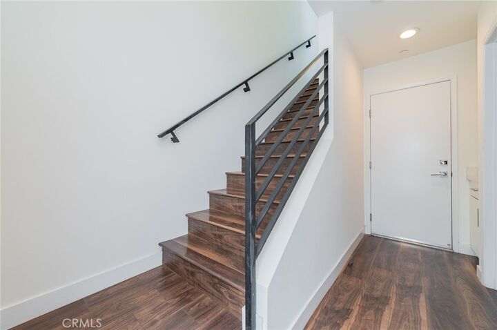 Property Photo:  6016 W Beachwood Ln  CA 90038 