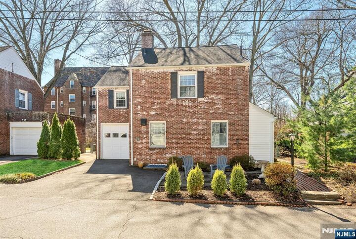 Property Photo:  3 Ashburn Place  NJ 07410 