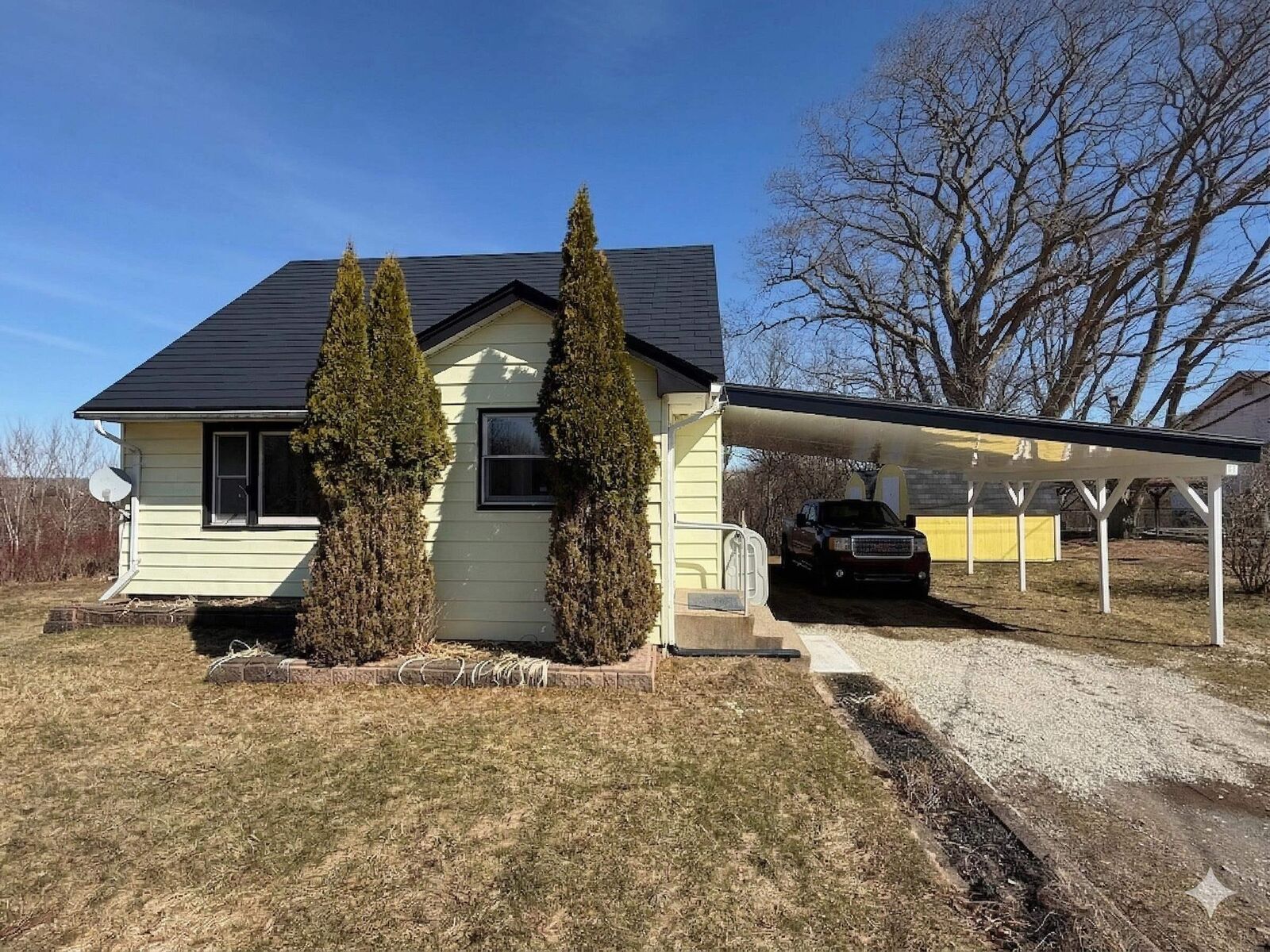 Property Photo: 125 Cottage Street NS B0N 2T0