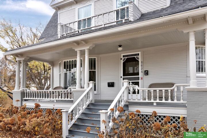 Property Photo: 1624 S 32 Avenue NE 68105