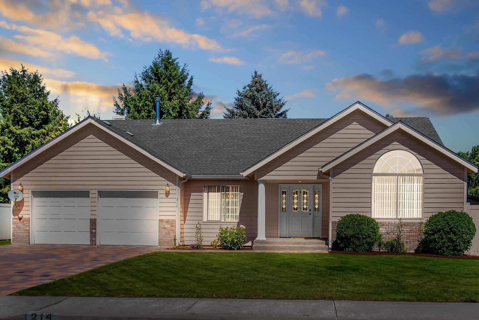 Property Photo:  214 SW Meadow Lakes Drive  OR 97754 