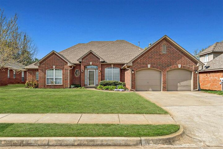 Property Photo:  2700 Overland Way  OK 73012 