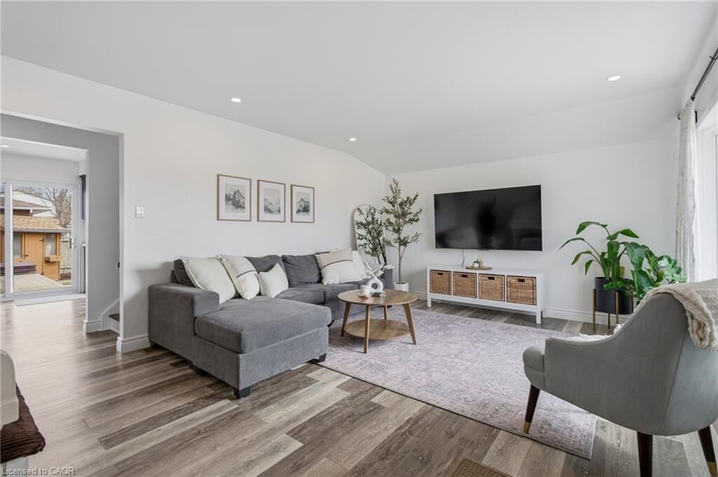 Property Photo: 85 Hincks Street A ON N3A 2B1