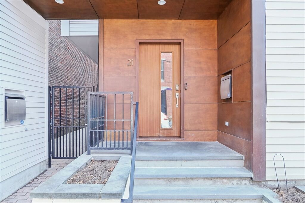 Property Photo:  21 Oak St 1  MA 02129 