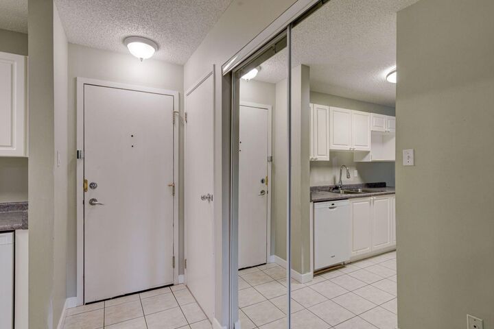 Property Photo: 659 4 Avenue NE 106 AB T2E 0J9