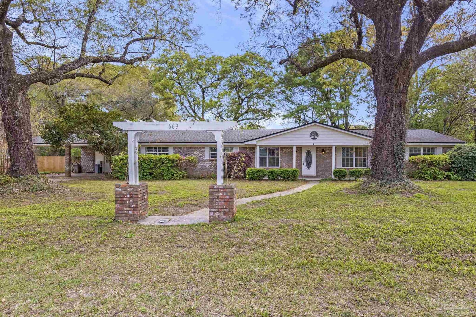 Property Photo:  669 Carlton Rd  FL 32534 