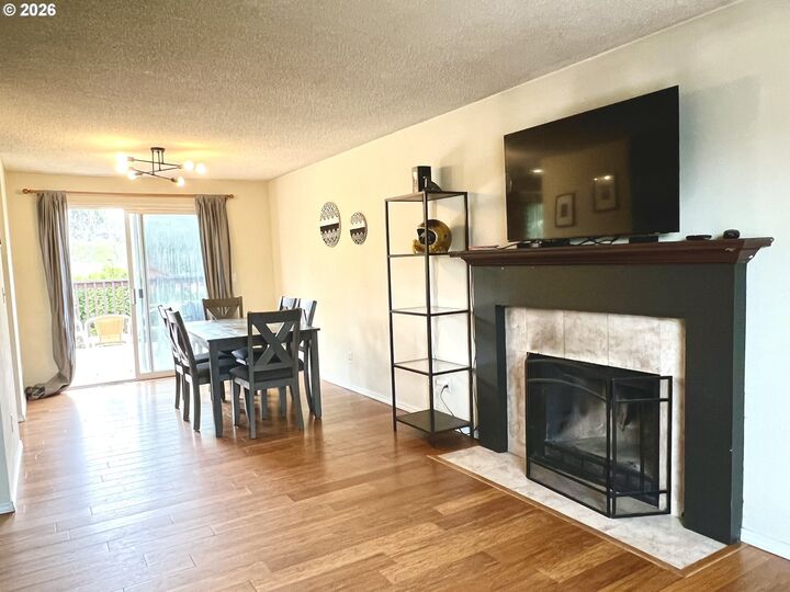 Property Photo:  2632 NE 7th Ct  OR 97030 