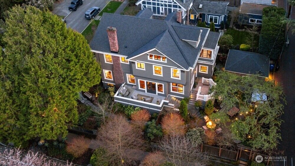 Property Photo:  1251  21st Avenue E  WA 98112 