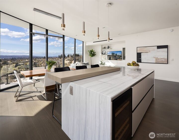 Property Photo:  838  Avenue Square  NE 1701  WA 98004 