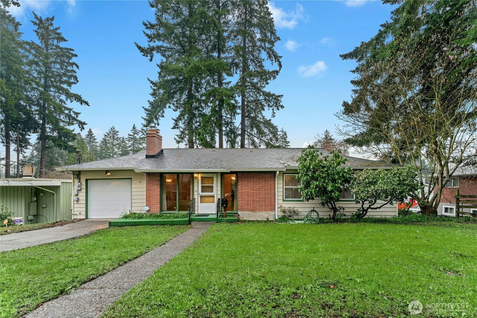 Property Photo:  429  Harvard Avenue  WA 98466 