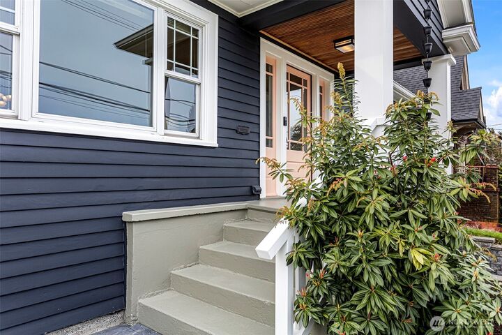 Property Photo: 1425 S Hanford Street WA 98144