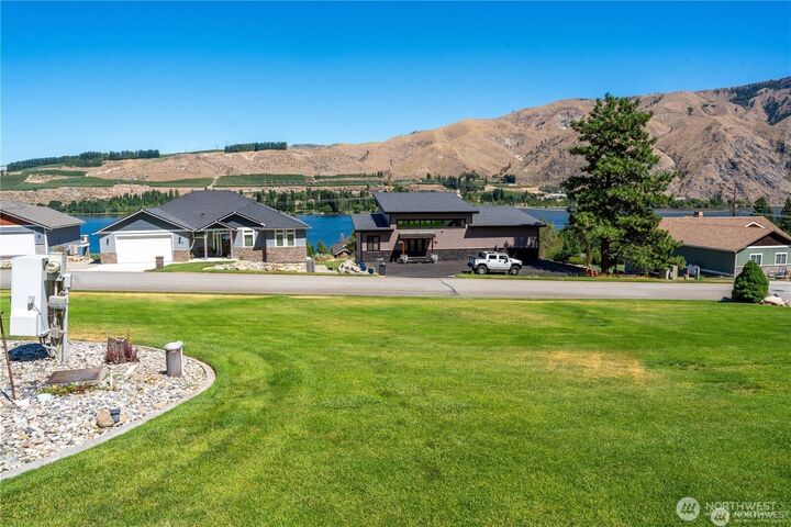 Property Photo: 15307 Lakeview Street WA 98822