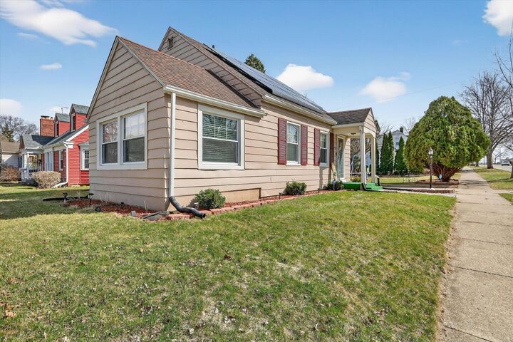 Property Photo:  1704 22nd Street  IL 61108 