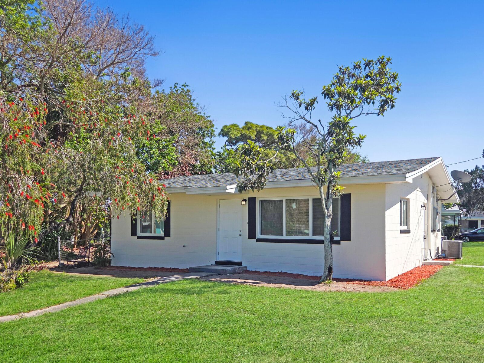Property Photo:  1405 Citrus Avenue  FL 34950 