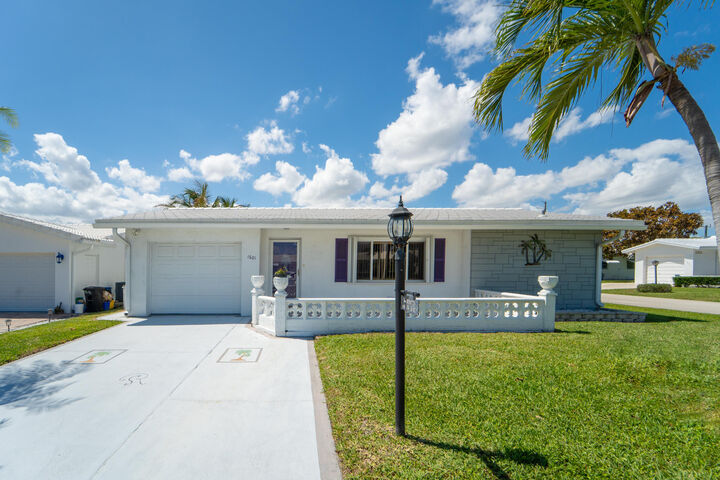 Property Photo:  1601 SW 18th Street SW  FL 33426 