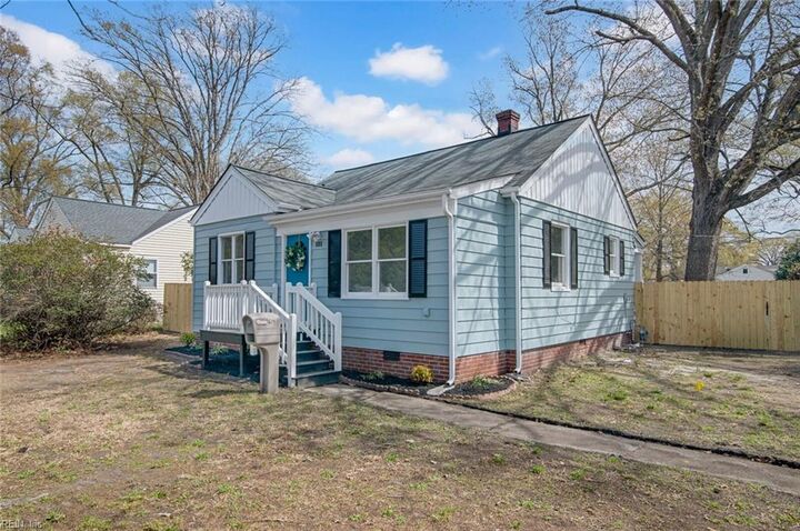 Property Photo:  614 Briarfield Rd  VA 23605 