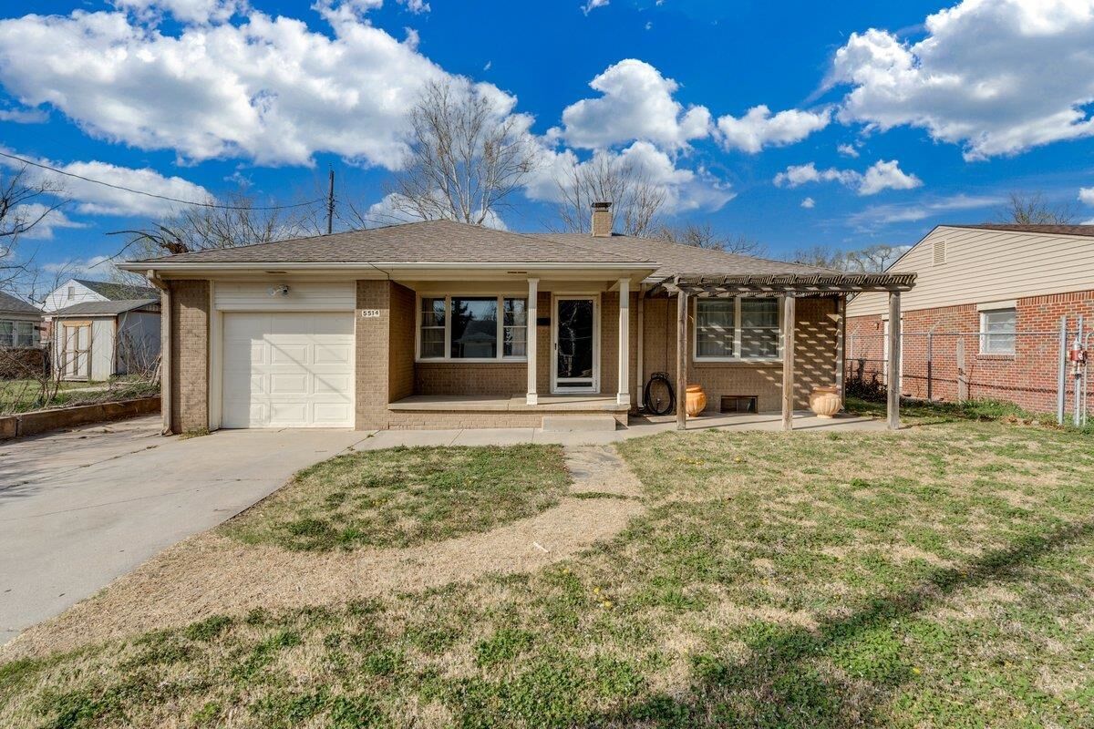 Property Photo: 5514 E Kinkaid St KS 67218