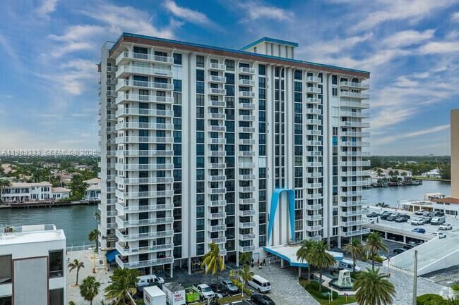 Property Photo:  1500 S Ocean Dr 4K  FL 33019 