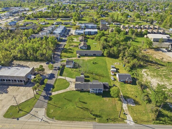 Property Photo:  1905 Prien Lake Road  LA 70605 