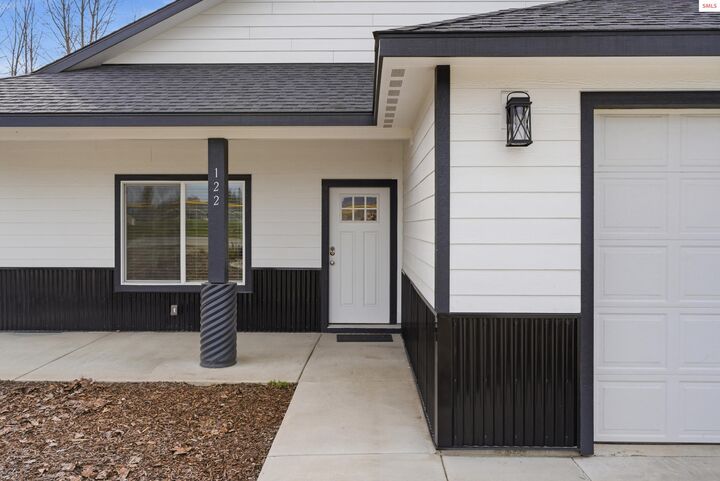 Property Photo:  122 11 St.  ID 83856 