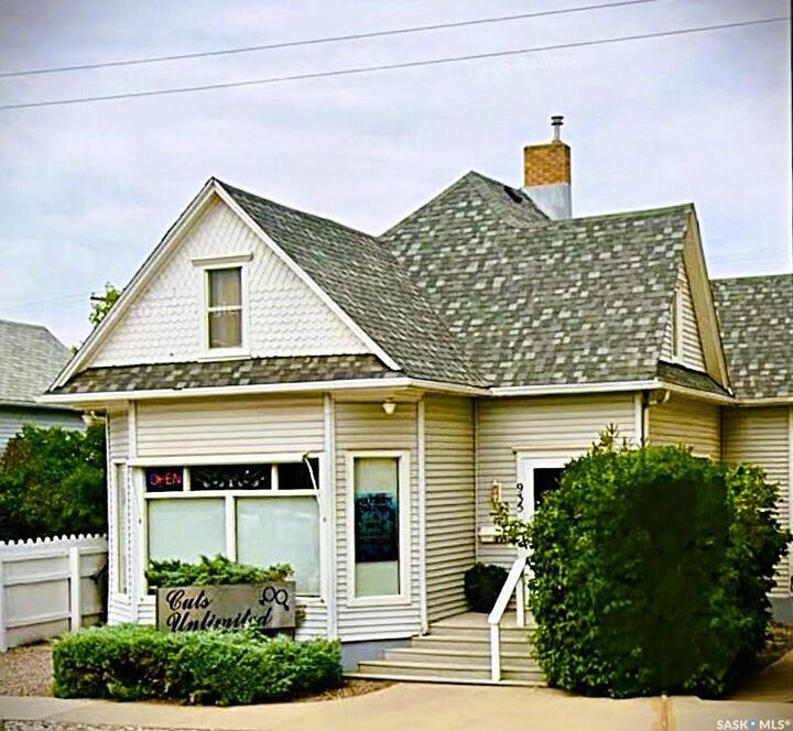 Property Photo: 935 4th Street SK S4A 0W2