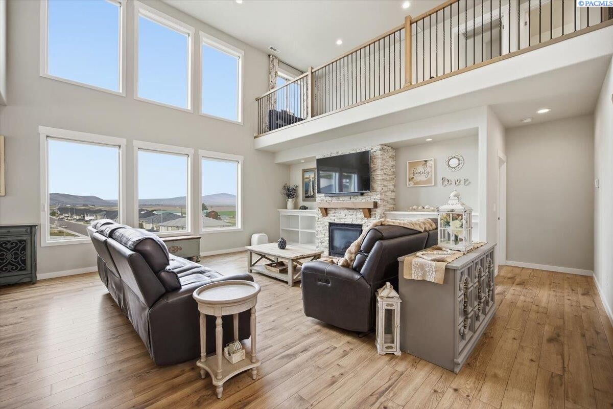 Property Photo:  6557 Argos St.  WA 99353 