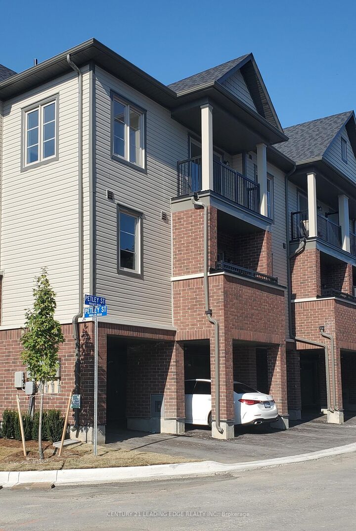 Photo de la propriété:  23 Petley Street  ON L1E 0G9 