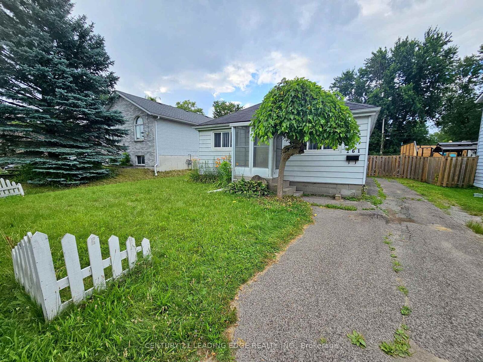 Property Photo:  261 Parkway Avenue  ON L4P 2W1 