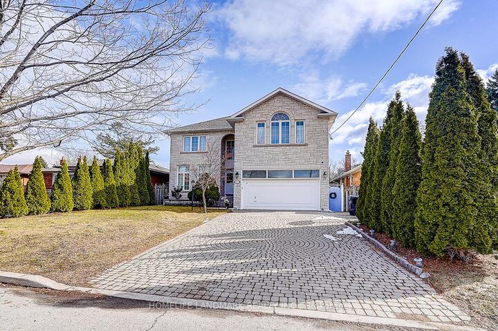 Property Photo: 17 Averill Crescent ON M2M 2A8