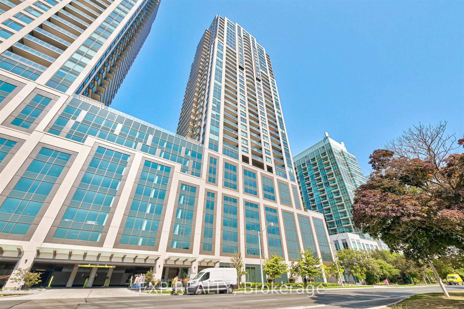 Property Photo:  1926 Lakeshore Boulevard W 2216  ON M6S 1A1 