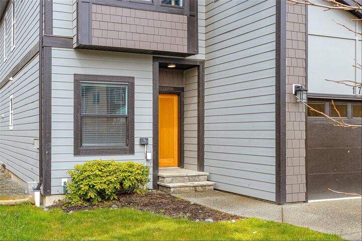 Property Photo: 17 Saanich Ridge Dr BC V8M 0B8