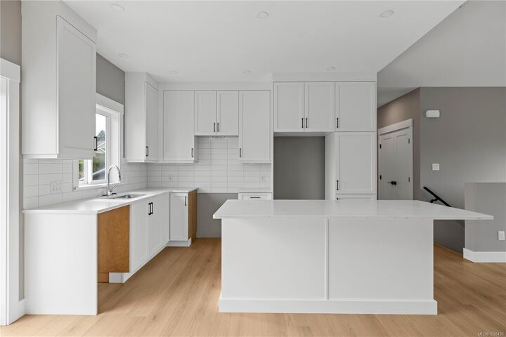 Property Photo: 746 Doehle Ave BC V9P 2V1