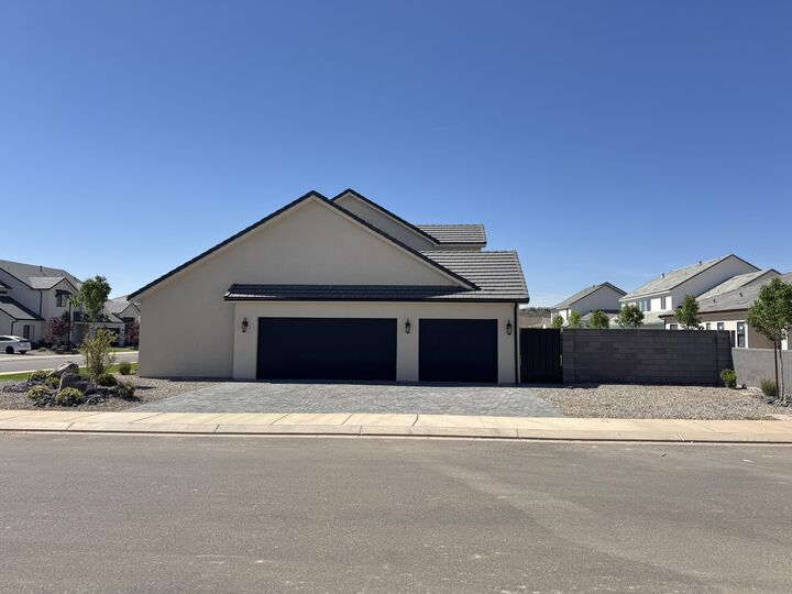 Property Photo:  2643 E Moorland Dr  UT 84790 