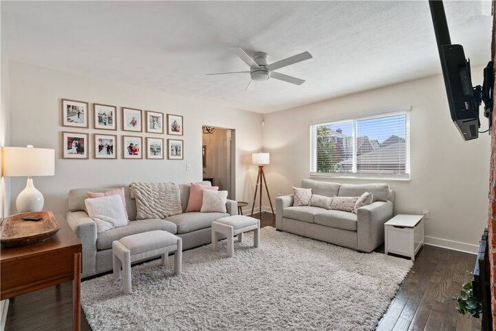 Property Photo: 810 Vaux Way PA 15211