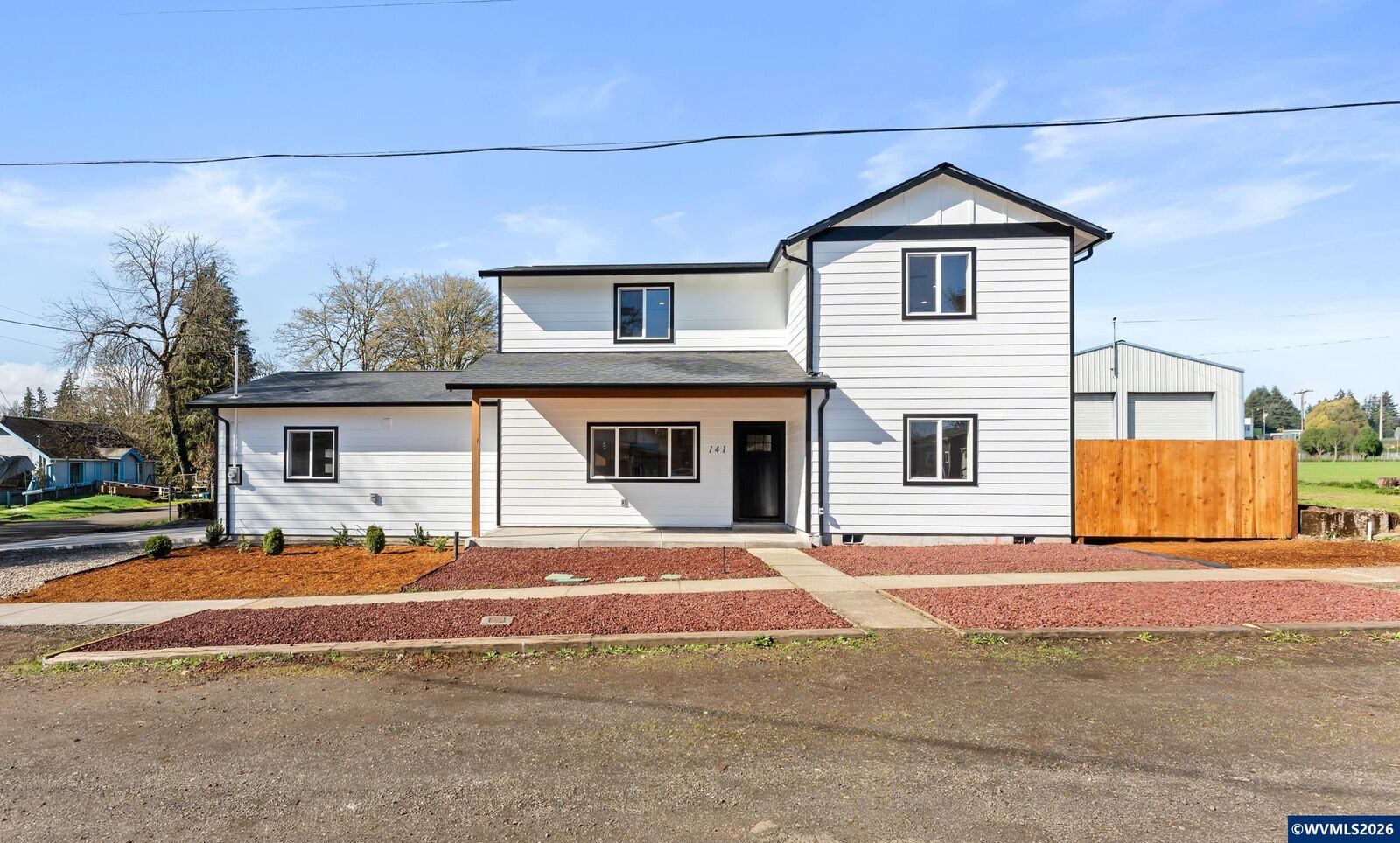 Property Photo: 141 NE D St OR 97396