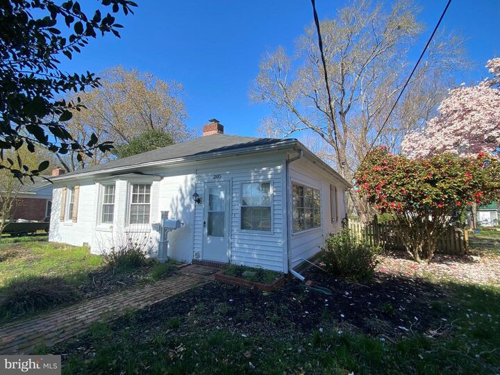 Property Photo:  205 Somerset Avenue  MD 21613 