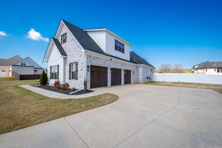 Property Photo:  19 Morris Court  AR 72058 