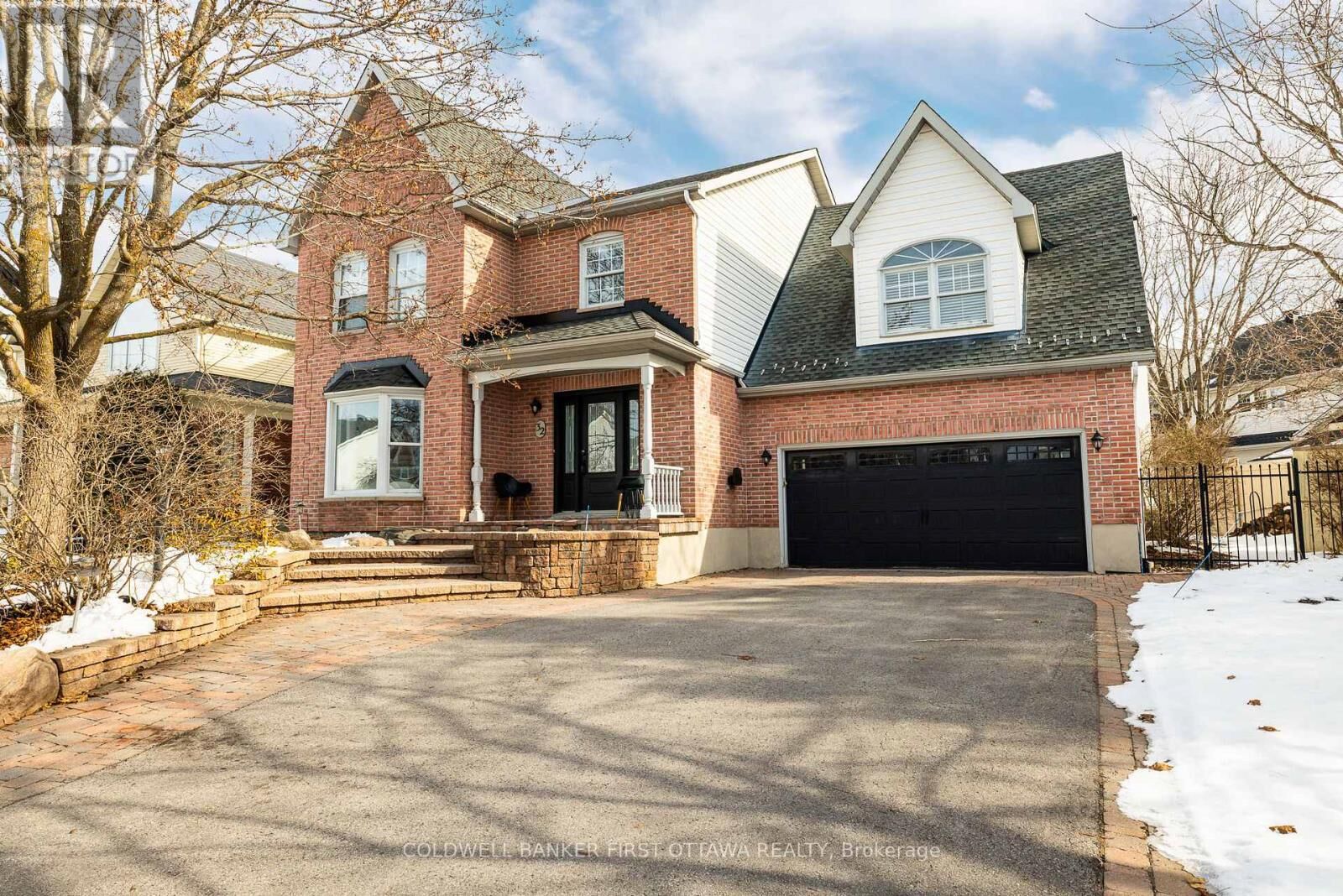 Property Photo:  32 Kyle Avenue  ON K2S 1G9 