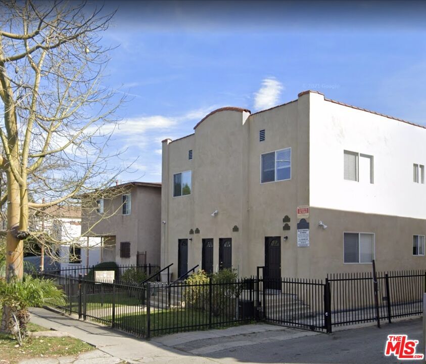 Property Photo:  1816 S La Brea Ave  CA 90019 