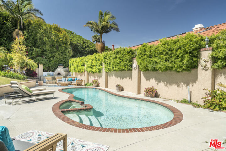 Property Photo:  7036 Grasswood Ave  CA 90265 