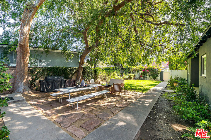 Property Photo: 5139 Fulton Ave CA 91423