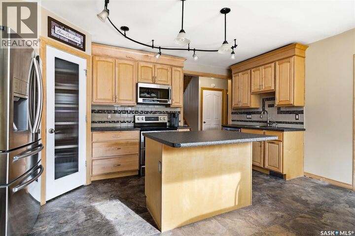 Property Photo:  2613 Elliott Drive  SK S4N 3H8 