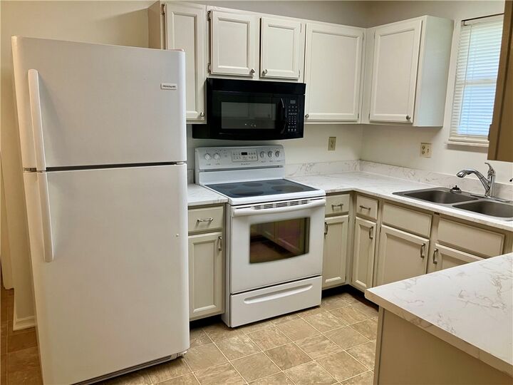 Property Photo: 6240 Beacon Tree Court OH 45424