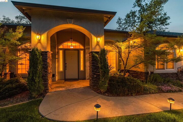 Property Photo: 19035 Apple Valley Dr CA 95370