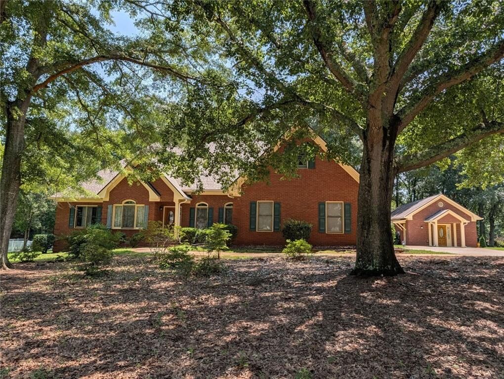 Property Photo:  