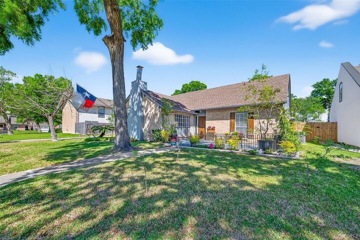 Property Photo:  3107 Silver Springs Drive  TX 77571 