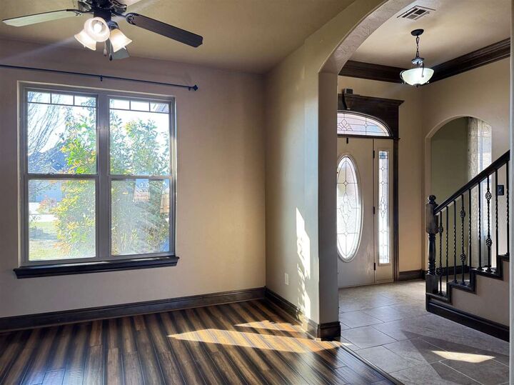 Property Photo:  108 London Dr  OK 73538 