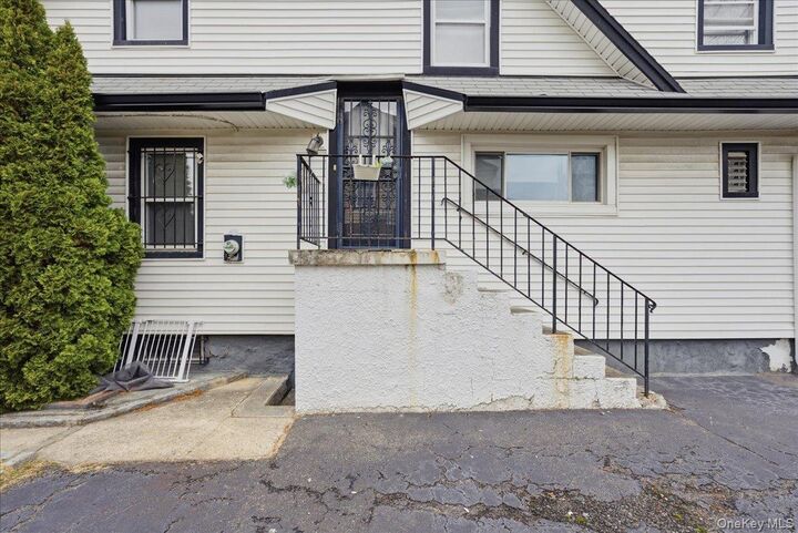 Property Photo:  421 Dunham Avenue  NY 10553 
