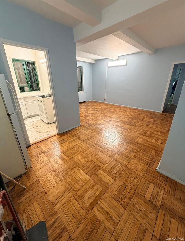 Property Photo:  1938 East Tremont Ave 1G  NY 10462 